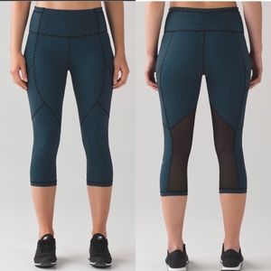 Lululemon Outrun Crop Jacquard Pattern